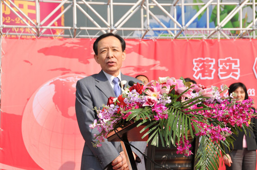 國(guó)家質(zhì)檢總局副局長(zhǎng)蒲長(zhǎng)城宣布國(guó)家質(zhì)檢總局2012年3?15國(guó)際消費(fèi)者權(quán)益日現(xiàn)場(chǎng)咨詢服務(wù)活動(dòng)開始。